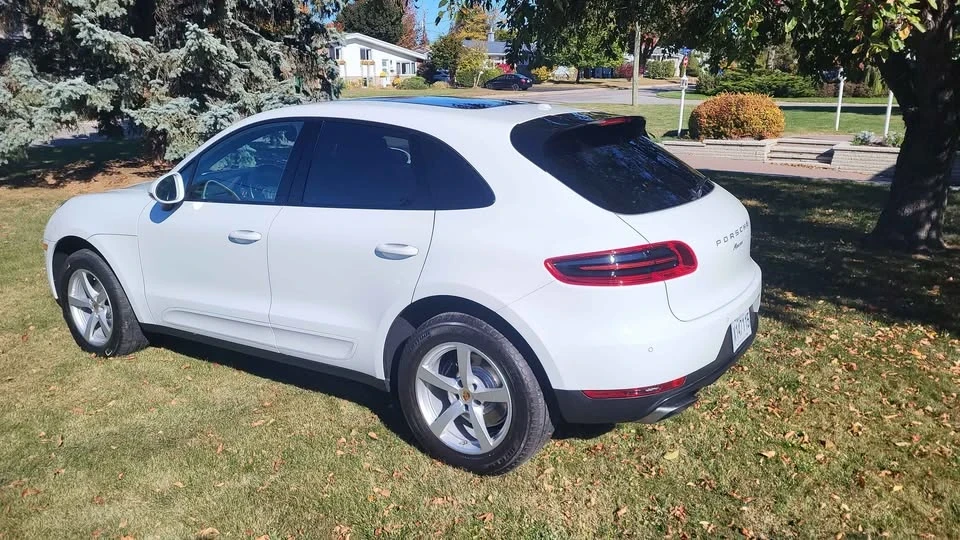 2018 Porsche Macan - Image 11 of 15
