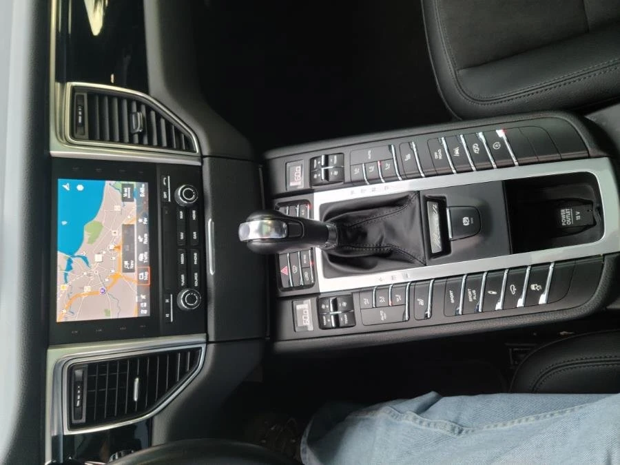 2018 Porsche Macan - Image 19 of 20