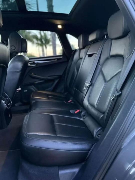 2018 Porsche Macan - Image 11 of 15