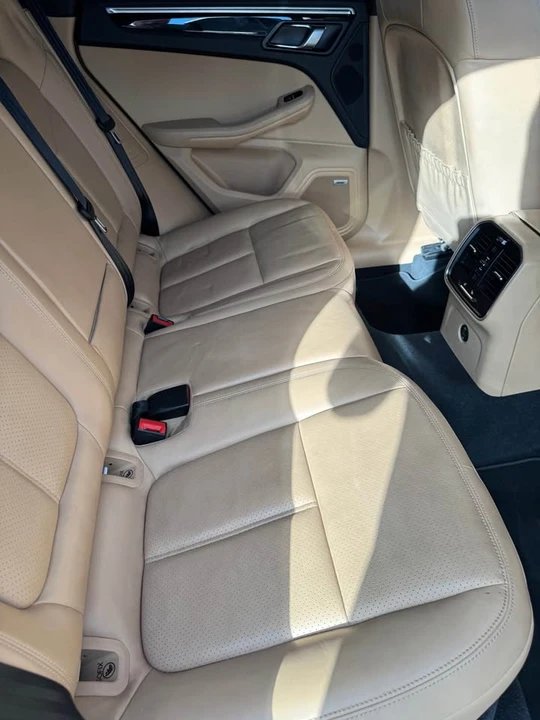 2018 Porsche Macan - Image 11 of 18