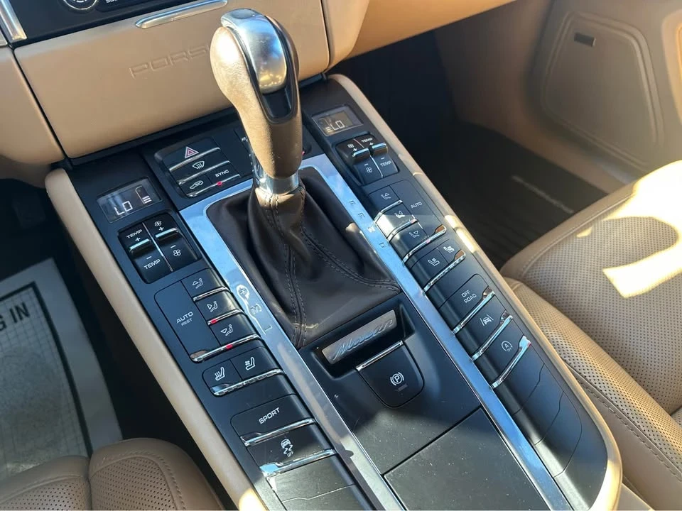 2018 Porsche Macan - Image 12 of 14