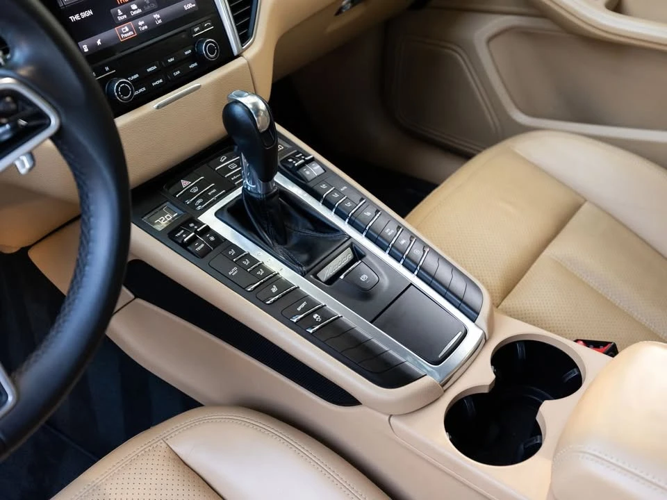 2018 Porsche Macan - Image 11 of 14