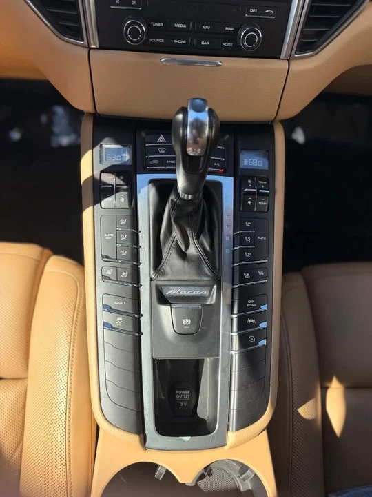 2018 Porsche Macan - Image 9 of 13