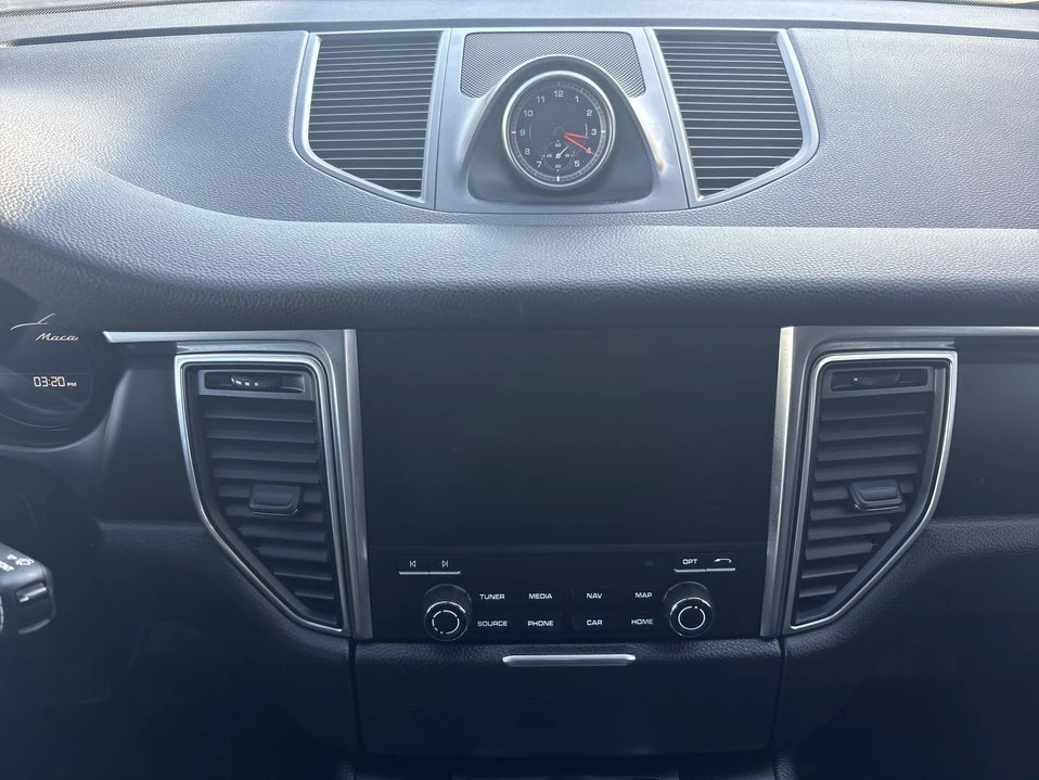 2018 Porsche Macan - Image 18 of 20