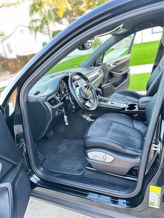 2018 Porsche Macan - Image 13 of 20