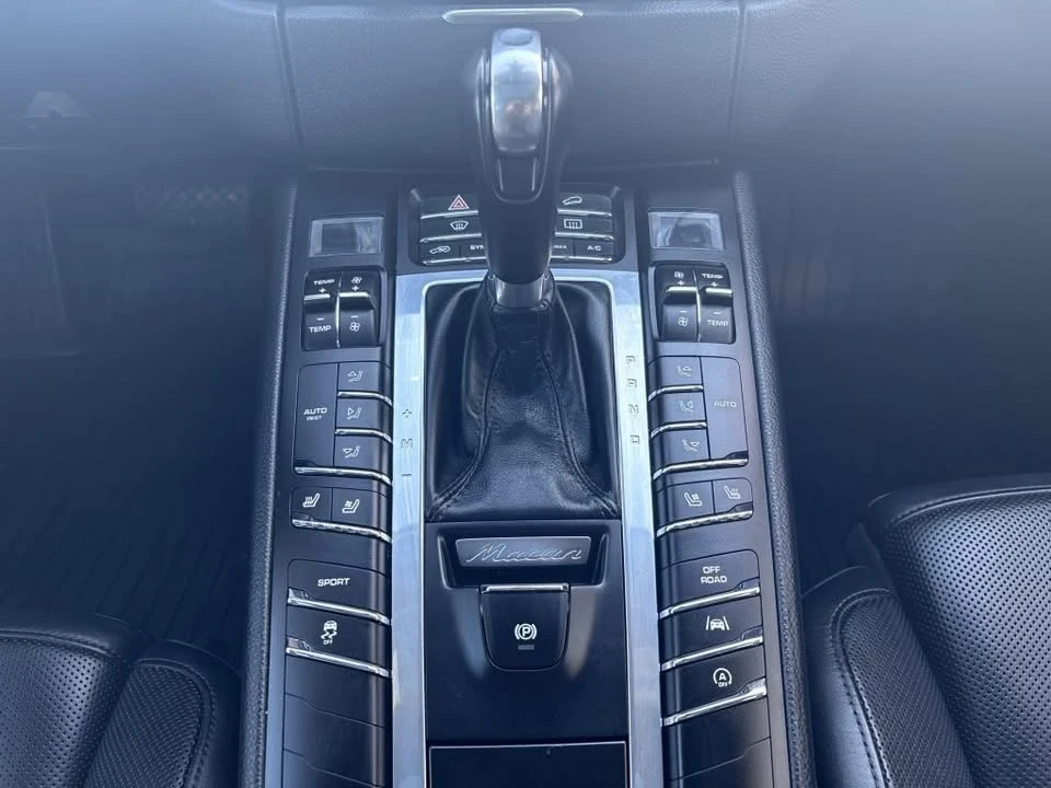 2018 Porsche Macan - Image 15 of 19