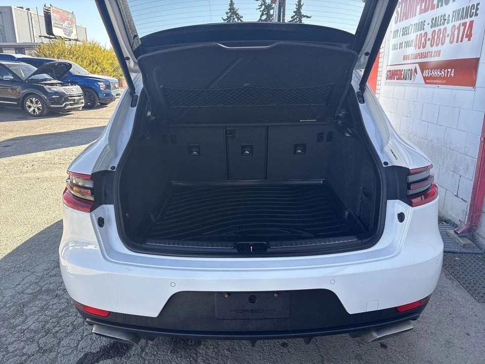 2018 Porsche Macan - Image 9 of 20