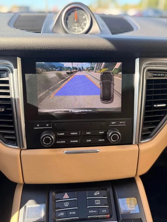 2018 Porsche Macan - Image 8 of 13