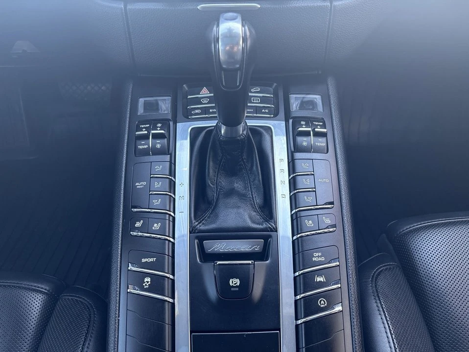 2018 Porsche Macan - Image 19 of 20