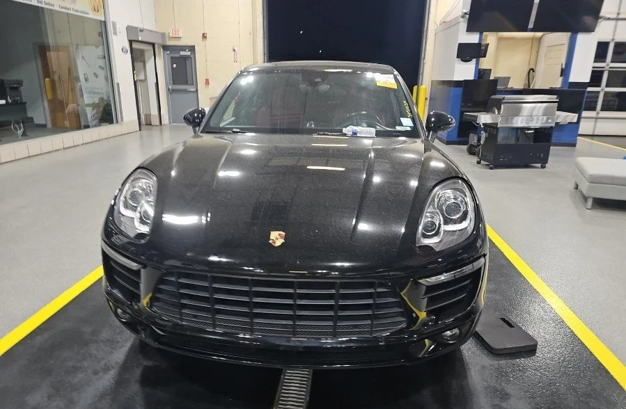 2018 Porsche Macan - Image 2 of 9
