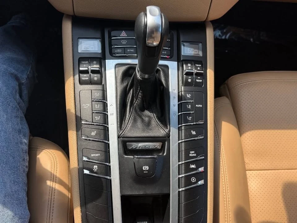 2018 Porsche Macan - Image 15 of 20