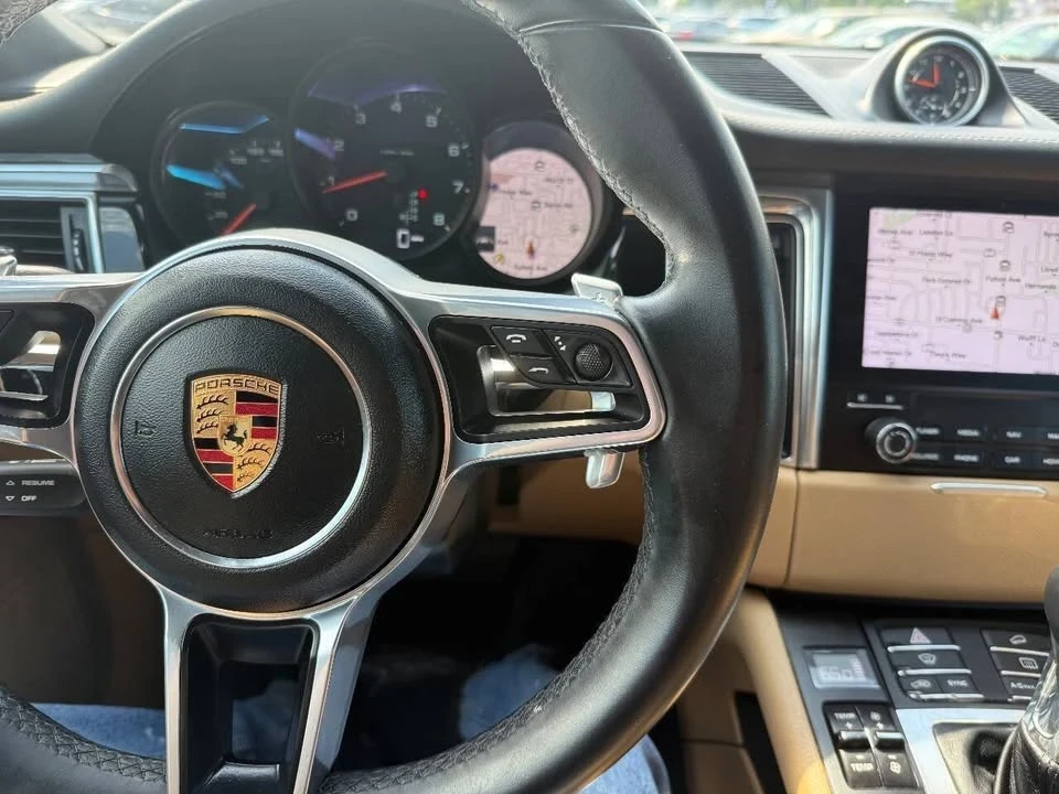 2018 Porsche Macan - Image 11 of 20