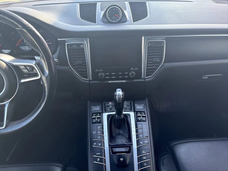 2018 Porsche Macan - Image 17 of 20