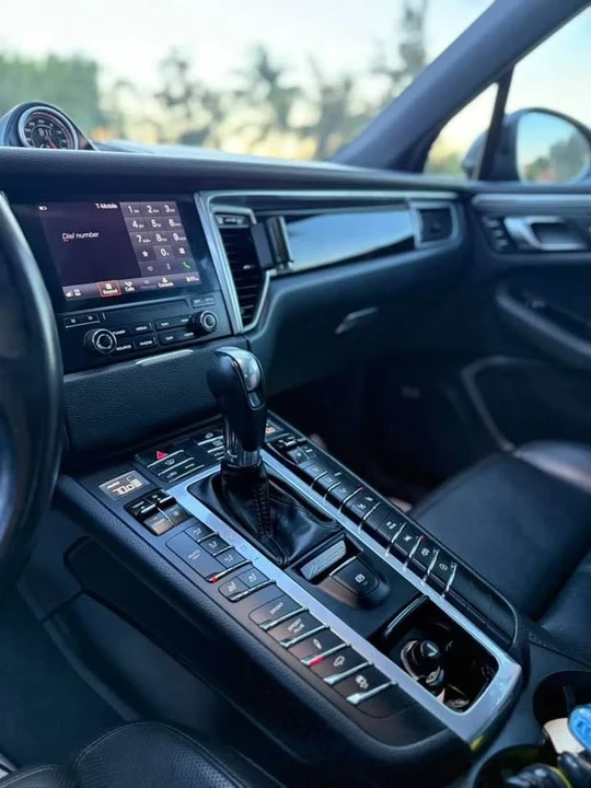2018 Porsche Macan - Image 14 of 15
