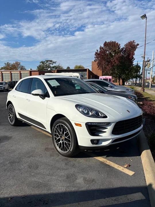 2018 Porsche Macan - Image 2 of 3