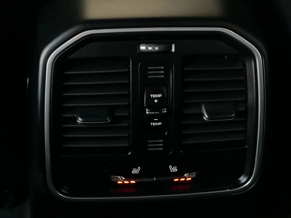 2018 Porsche Macan - Image 7 of 10