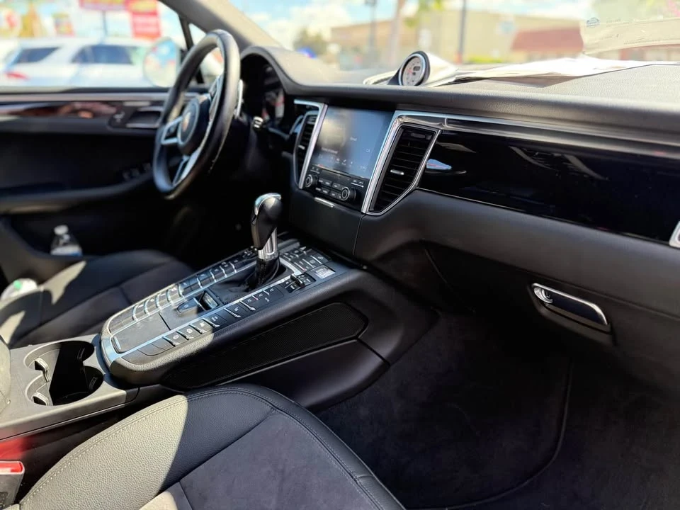 2018 Porsche Macan - Image 19 of 20