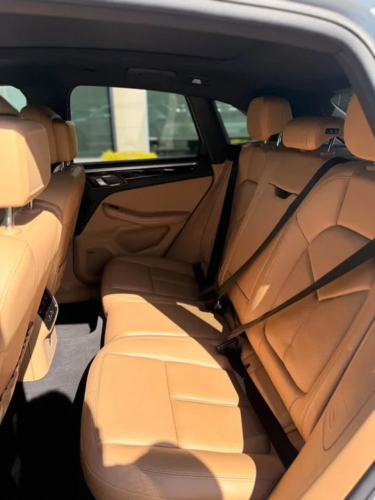 2018 Porsche Macan - Image 12 of 13
