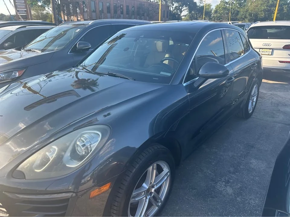 2018 Porsche Macan - Image 2 of 3