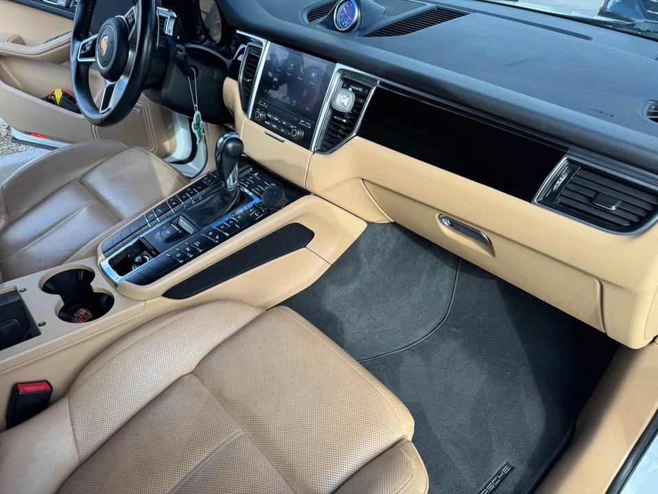 2018 Porsche Macan - Image 14 of 18