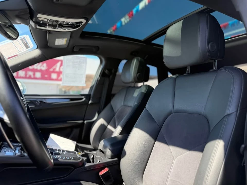 2018 Porsche Macan - Image 11 of 20
