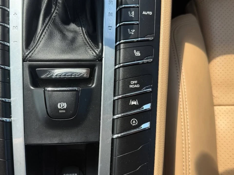 2018 Porsche Macan - Image 18 of 20