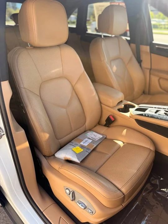 2018 Porsche Macan - Image 11 of 13