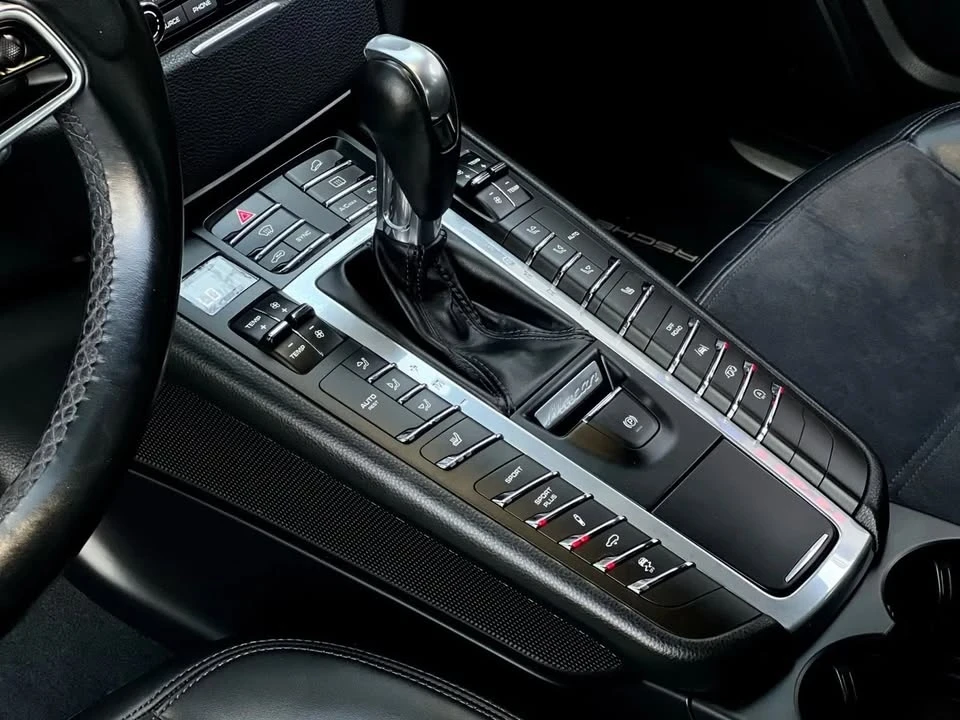 2018 Porsche Macan - Image 9 of 10