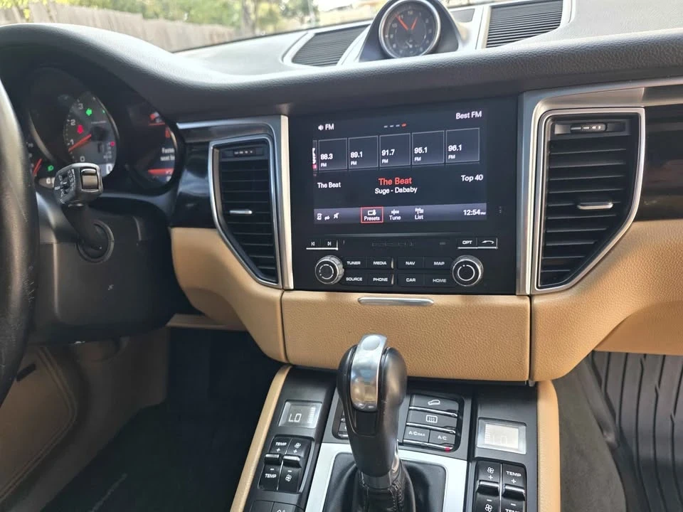 2018 Porsche Macan - Image 14 of 16