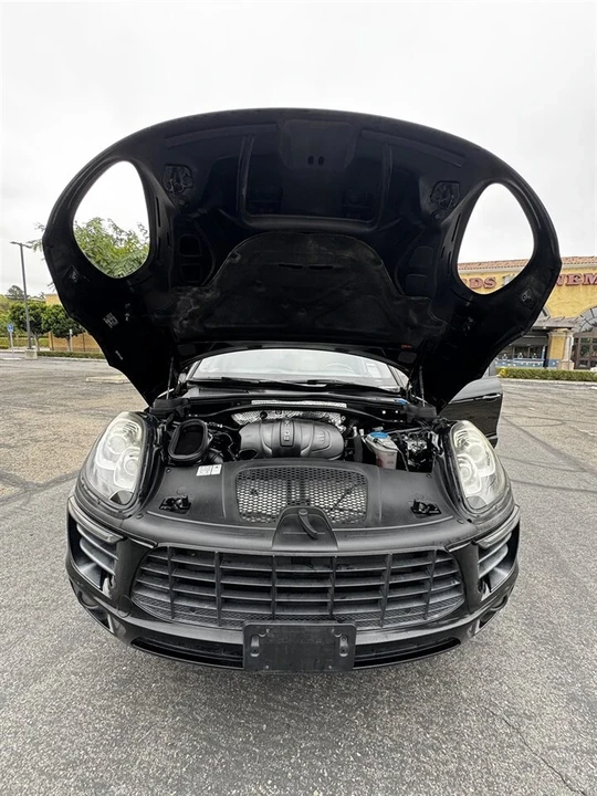 2018 Porsche Macan - Image 9 of 14