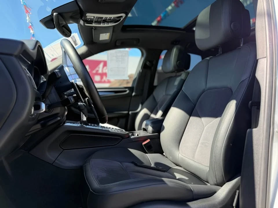 2018 Porsche Macan - Image 13 of 20