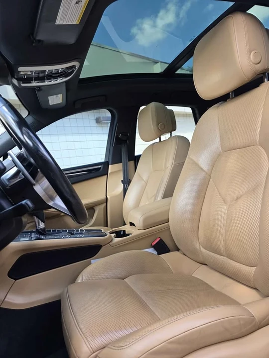 2018 Porsche Macan - Image 9 of 16