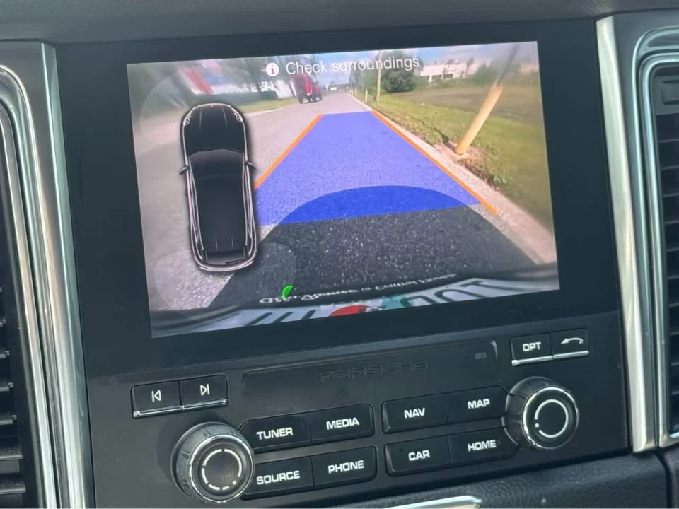2018 Porsche Macan - Image 15 of 17