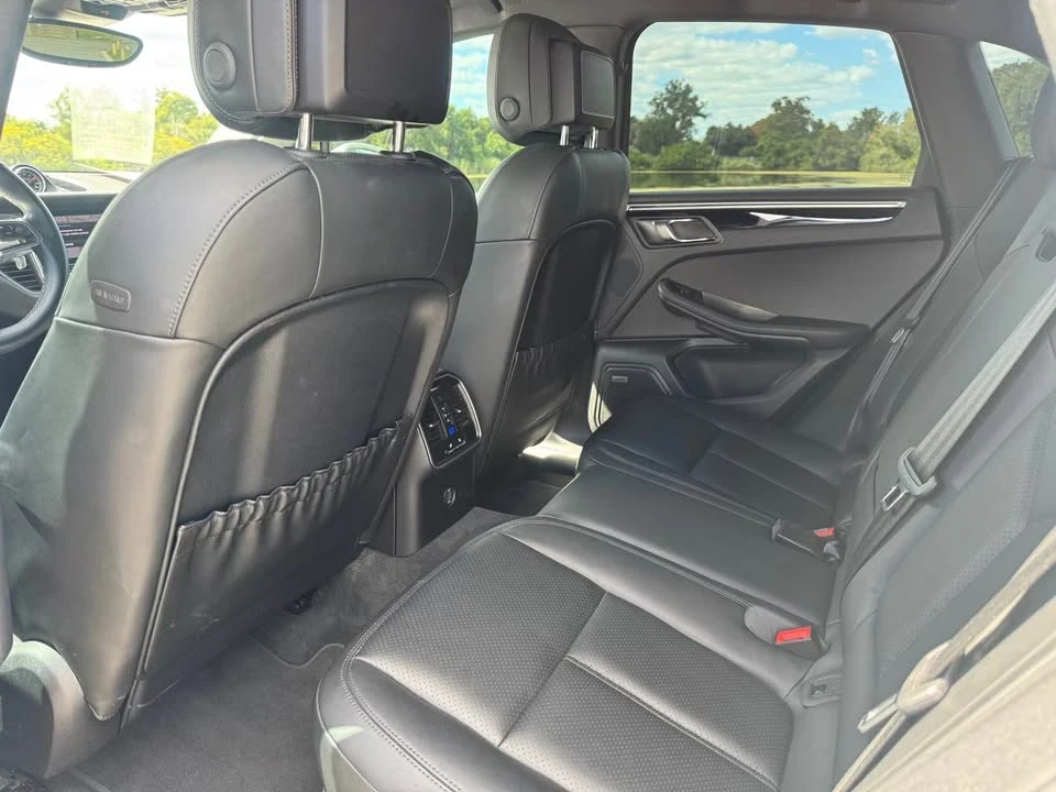 2018 Porsche Macan - Image 11 of 17