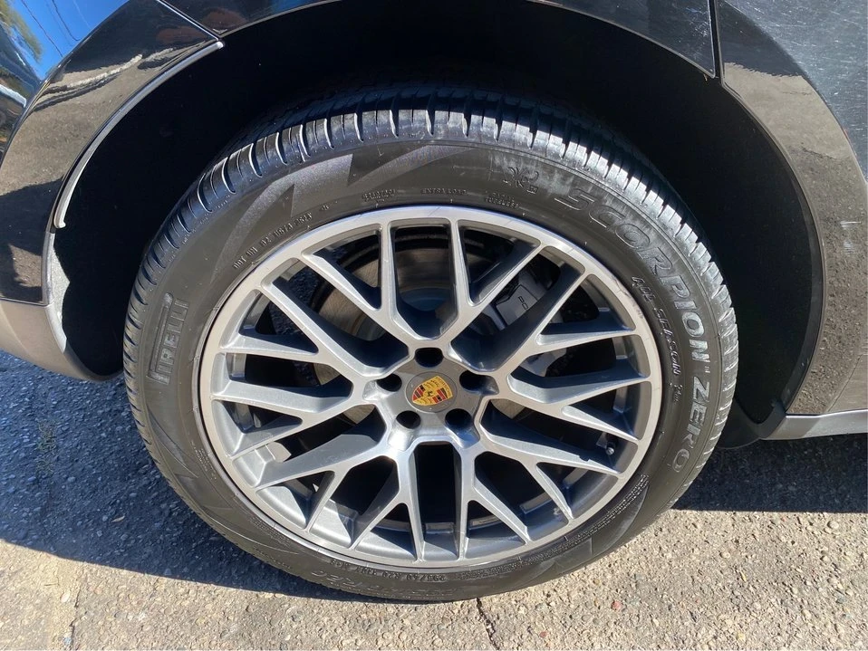 2018 Porsche Macan - Image 17 of 19