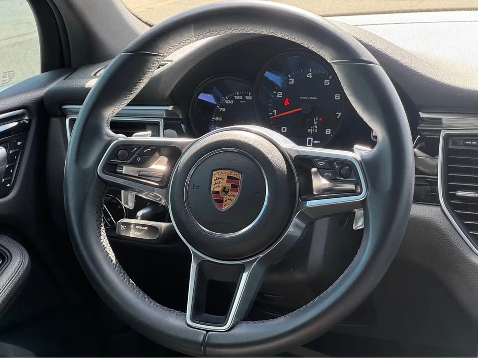 2018 Porsche Macan - Image 13 of 17