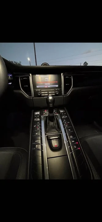 2018 Porsche Macan - Image 9 of 11