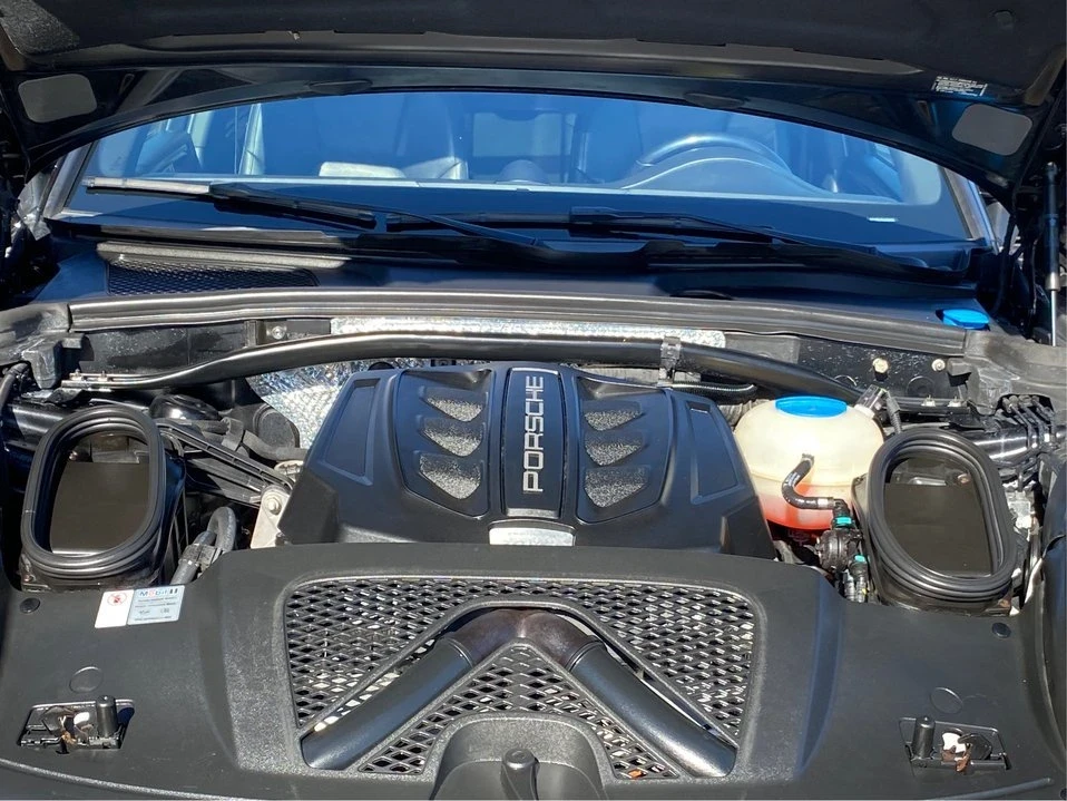 2018 Porsche Macan - Image 16 of 19