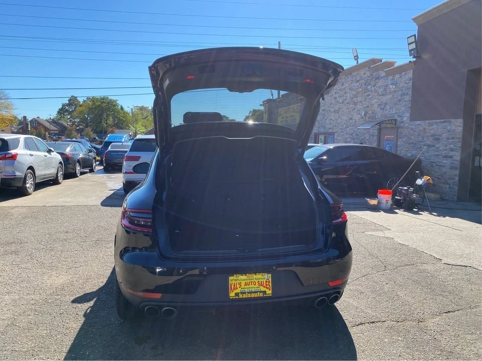2018 Porsche Macan - Image 13 of 19