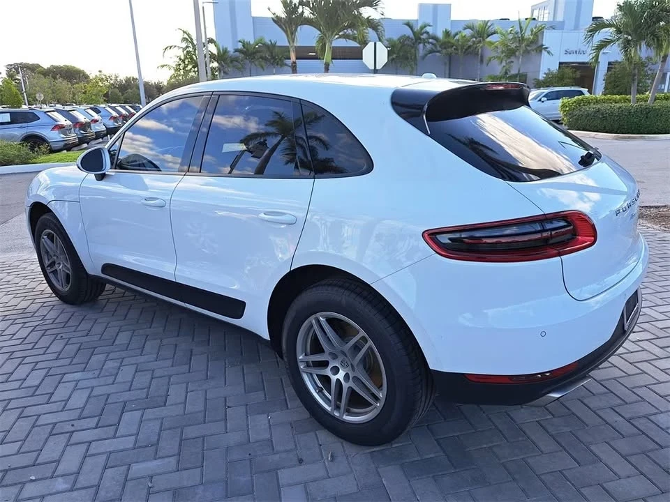 2018 Porsche Macan - Image 2 of 2