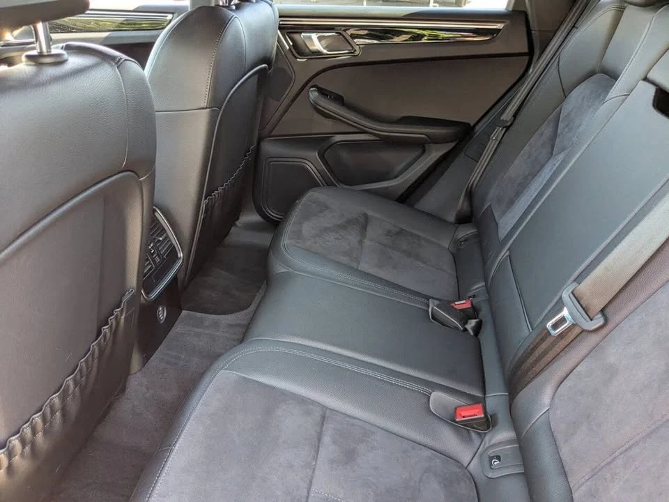 2018 Porsche Macan - Image 19 of 20