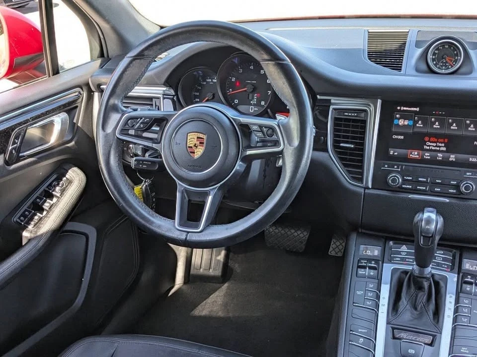 2018 Porsche Macan - Image 16 of 20