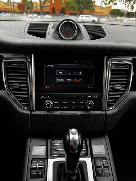 2018 Porsche Macan - Image 10 of 14