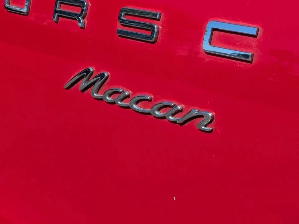 2018 Porsche Macan - Image 11 of 20