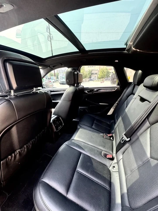 2018 Porsche Macan - Image 11 of 13