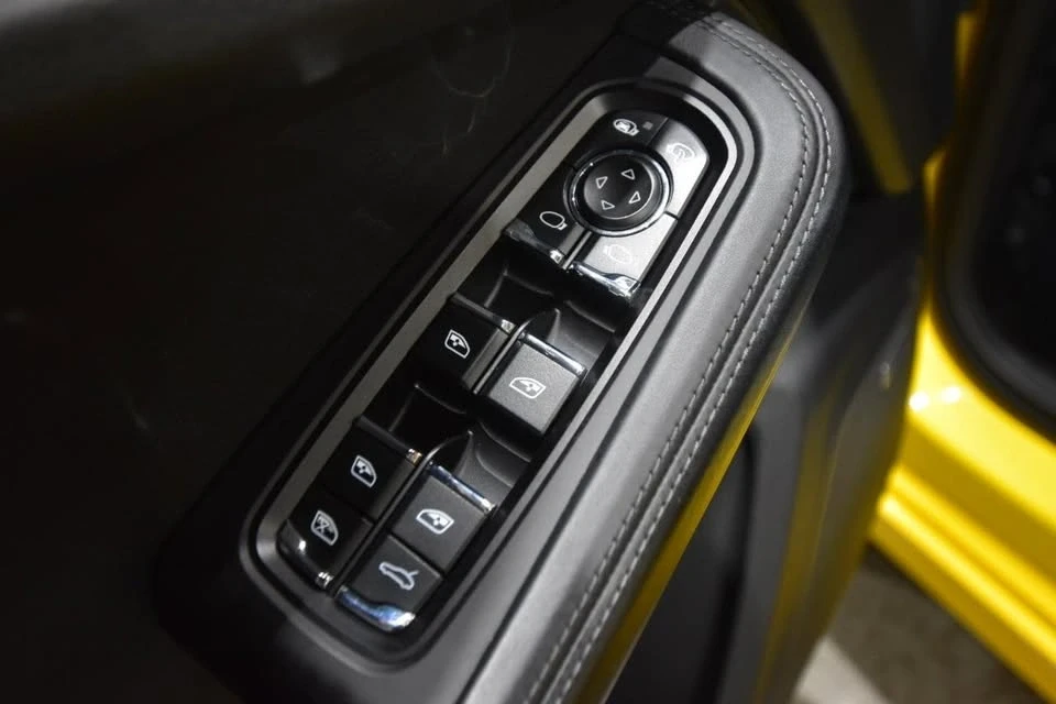 2018 Porsche Macan - Image 14 of 20