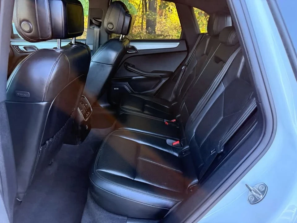 2018 Porsche Macan - Image 19 of 20