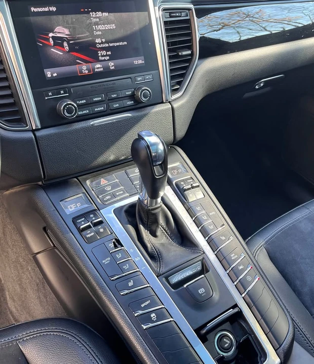 2018 Porsche Macan - Image 13 of 19