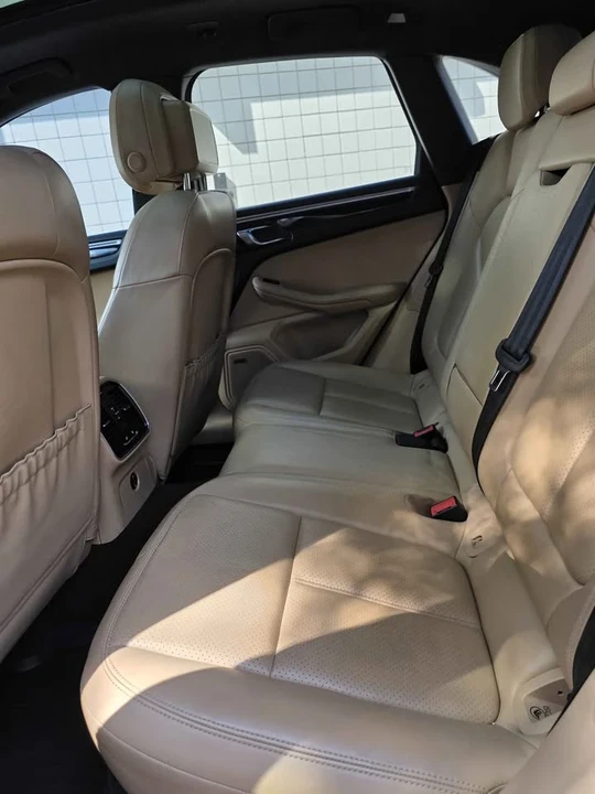 2018 Porsche Macan - Image 10 of 16