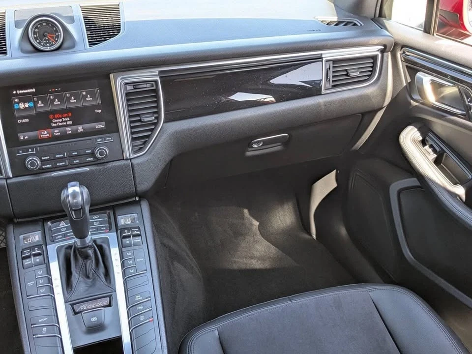 2018 Porsche Macan - Image 18 of 20